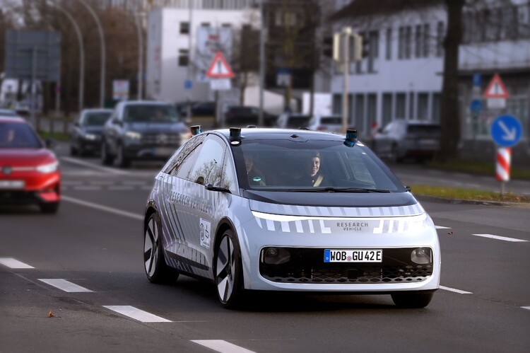 Grupa Volkswagen rozpoczyna testy autonomicznych pojazdów z modelem Gen.Urban w Wolfsburgu